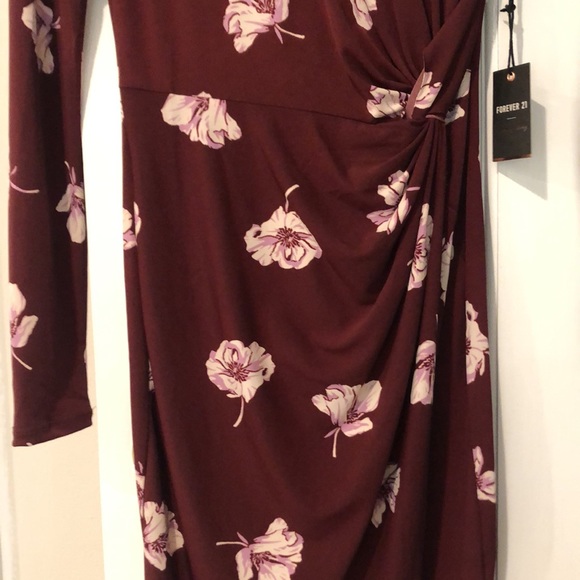 Never worn dress - Picture 3 of 4